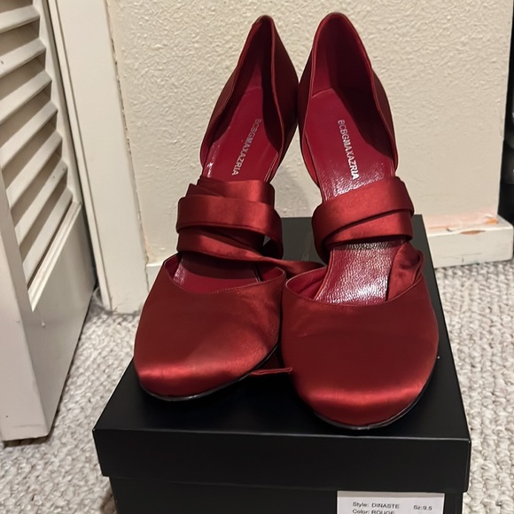 Red Satin Shoe. BCBG. NIB - Picture 3 of 4